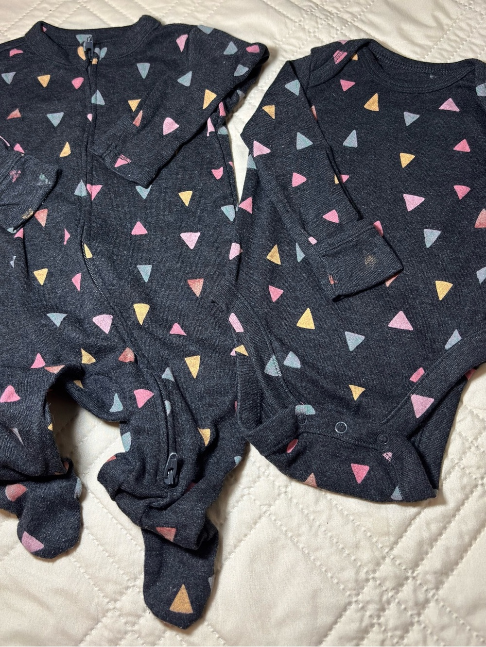 Old Navy 0-3M Triangle-Print Two-Piece Set